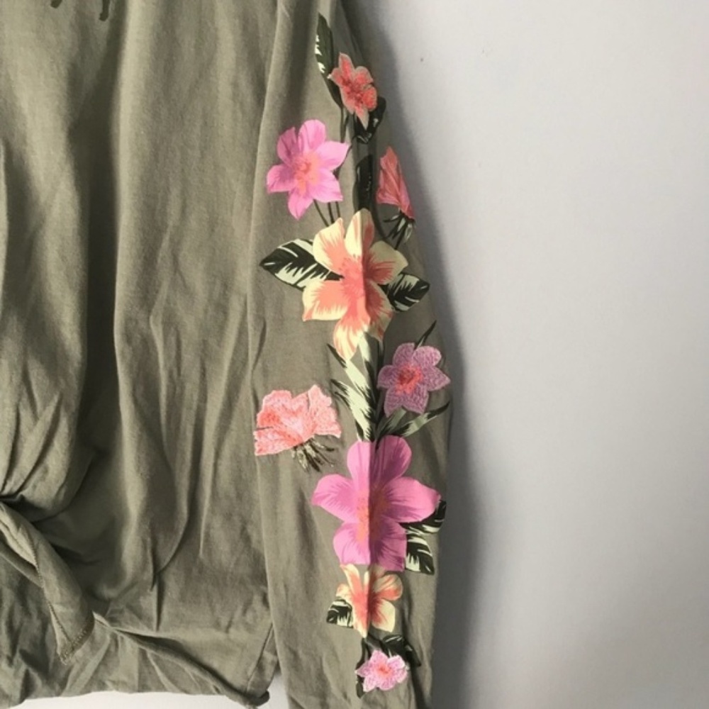 NWT Victoria’s Secret pink green tie front tee - Picture 4 of 5